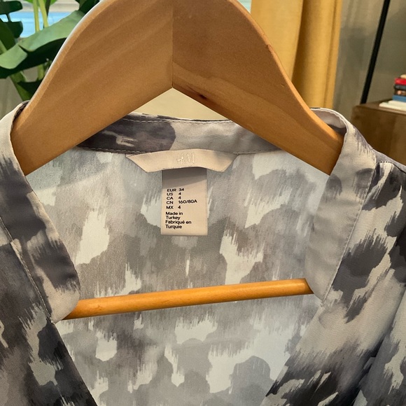 H&M Size 4 Printed Blouse - Picture 3 of 3